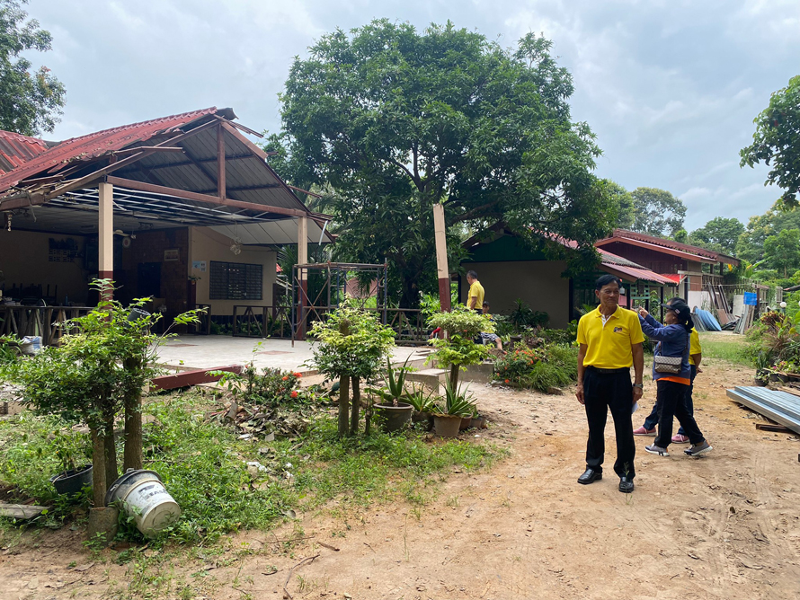 เยี่ยมให้กำลังใจบ้านผู้ประสบเหตุวาตภัย บ้านที่พักอาศัยได้รับความเสียหาย