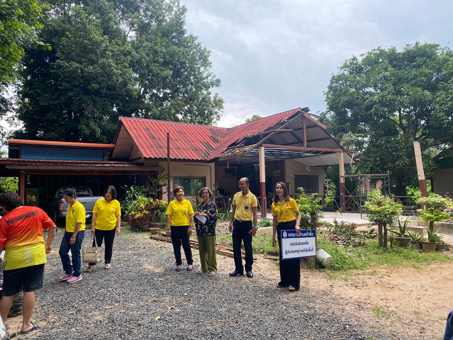 เยี่ยมให้กำลังใจบ้านผู้ประสบเหตุวาตภัย บ้านที่พักอาศัยได้รับความเสียหาย