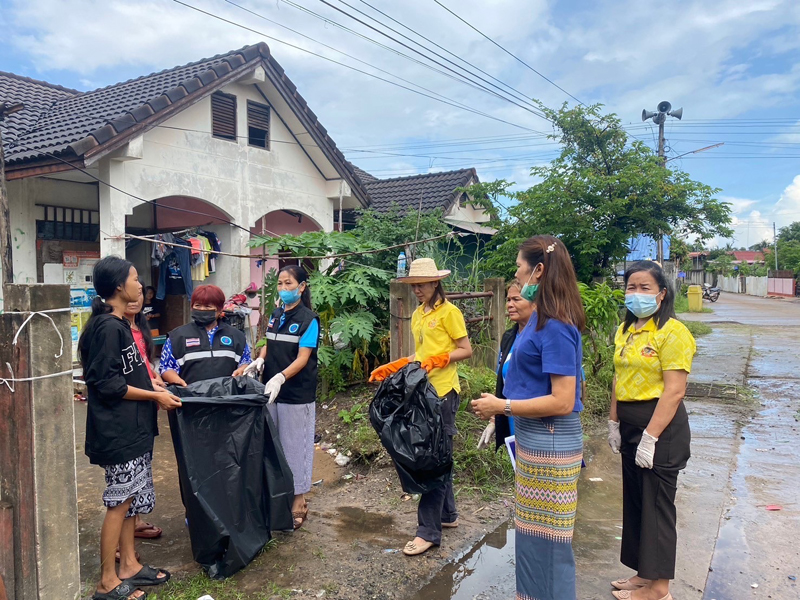 ลงพื้นที่ทำความสะอาดและปรับภูมิทัศน์  เก็บขยะ ตัดหญ้า ฉีดล้างทำความสะอาด ถนน